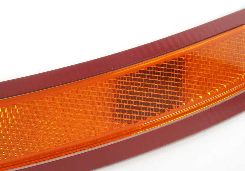 Luz de posición lateral derecha OEM 63147848582 para BMW F80, F80N, F82, F82N, F83, F83N. Original BMW.