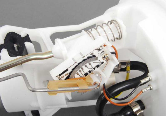 Bomba de combustible derecha OEM 16142228038 para BMW E36. Repuesto original BMW.
