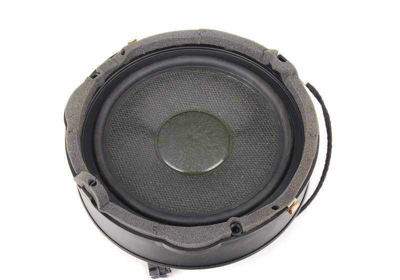 Subwoofer para BMW E39 (OEM 65137894047). Original BMW