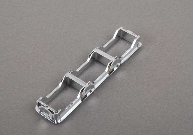 Marco triple abovedado cromado OEM 61312268903 para BMW Serie 3 E36 (1993–1998) con motores M40 y M43. Original BMW.