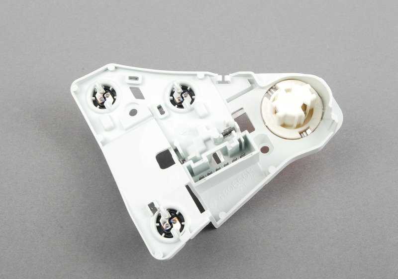 Porta lámparas trasero derecho OEM 63217178384 para BMW Serie 3 E93 (todos los modelos compatibles: 320d, 320i N46T/N43, manual y automático). Original BMW.