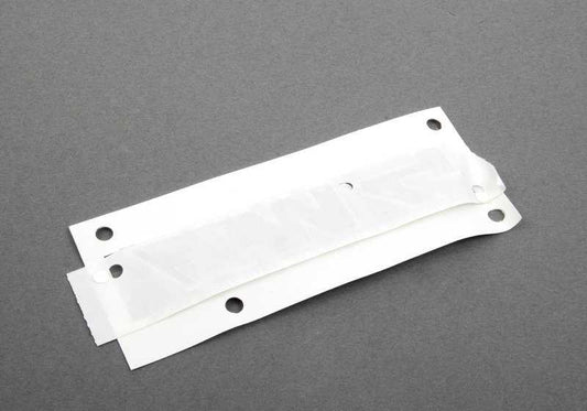 Emblema frontal M4 OEM 51138054330 para BMW F82, F82N, F83, F83N. Original BMW.