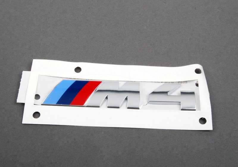 Emblema frontal M4 OEM 51138054330 para BMW F82, F82N, F83, F83N. Original BMW.