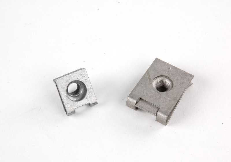 Casquillo de fijación para intermitente OEM 63126912012 para BMW E46. Pieza original BMW.