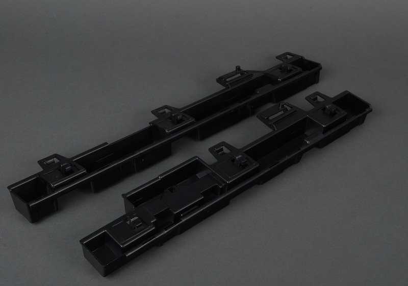 Jeu de chemin de fer à droite pour BMW F21, F22 (OEM 51778056820). BMW d'origine