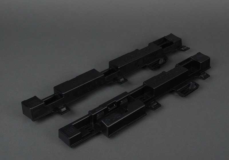 Jeu de chemin de fer à droite pour BMW F21, F22 (OEM 51778056820). BMW d'origine