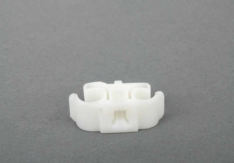 Clip für BMW Series 3 E46, Serie 7 E38, Z8 E52 (OEM 16131182213). Original BMW.