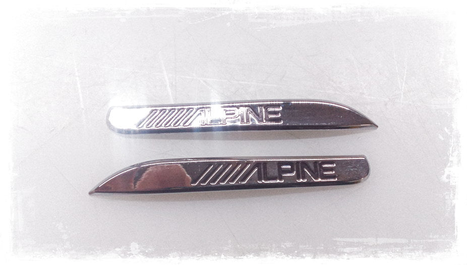 Alto -falantes do emblema “Alpine” OEM 65132230426 para BMW F20, F21, F22, F23. 2 peças definidas para alto -falantes. BMW original.