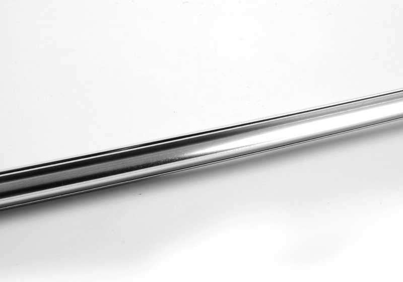 Cubierta derecha OEM 51211928242 para BMW Serie 7 (E32). Original BMW.