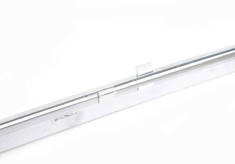 Embellecedor lateral izquierdo cromado OEM 51128125433 para BMW Serie 7 E38. Original BMW.