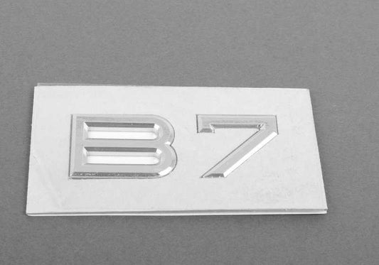 Registro traseiro "B7" OEM 51147966300 para BMW 7 Series {F01, F02, G12, E65}. Emblema BMW original. Ideal para substituir ou personalizar o logotipo traseiro do veículo.