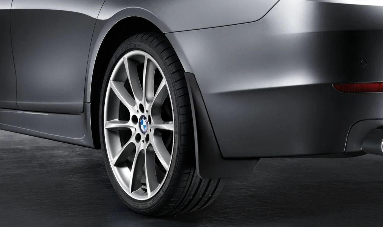 Juego de guardabarros OEM 82162155858 para BMW F10 y F11. Original BMW.