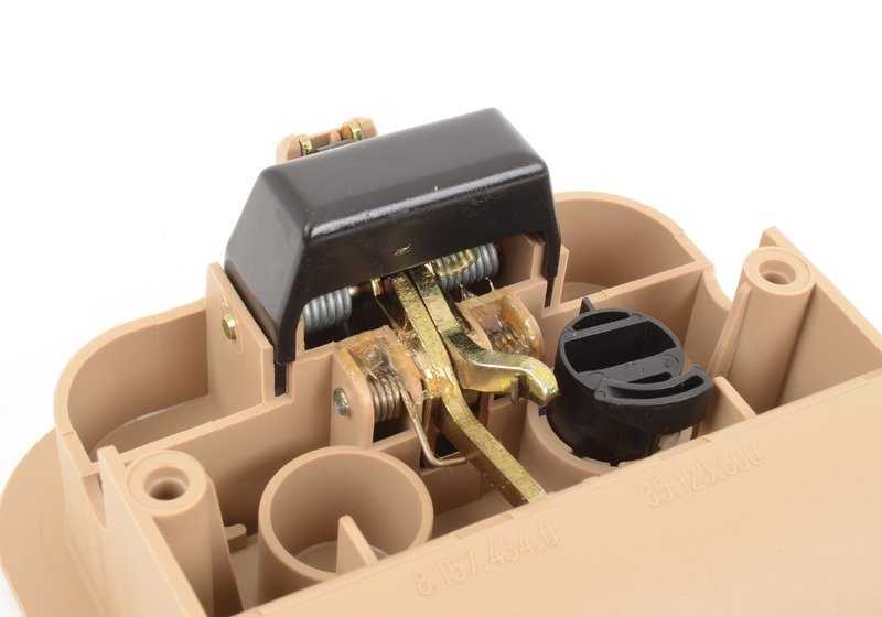 Fondo inserción asa maletero OEM 51478217353 para BMW E39 520d, 520i {todos los modelos compatibles}. Color beige arena. Original BMW.
