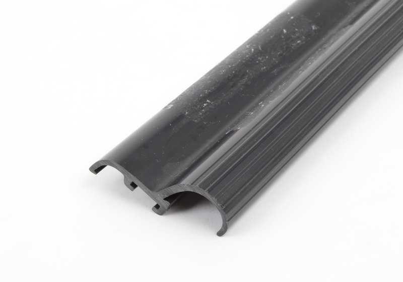 Embellecedor de umbral izquierdo OEM 51471933557 para BMW E30. Original BMW.