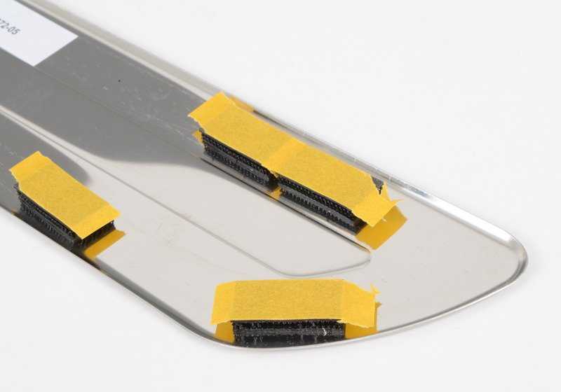 Ember di staffa in acciaio inossidabile OEM destro 51478257872 per BMW E52. BMW originale.