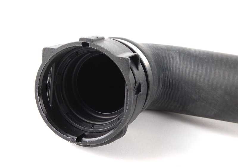Manguera de agua OEM 11531436407 para BMW E46 {316Ci, 316i} con motor M43. Compatible con modelos manual y automático, tracción trasera. Original BMW.