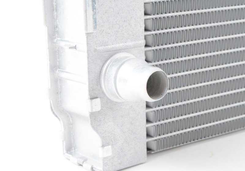 Radiateur de réfrigérant OEM 17118615426 pour BMW F07, F10, F11, F01, F02. BMW d'origine.