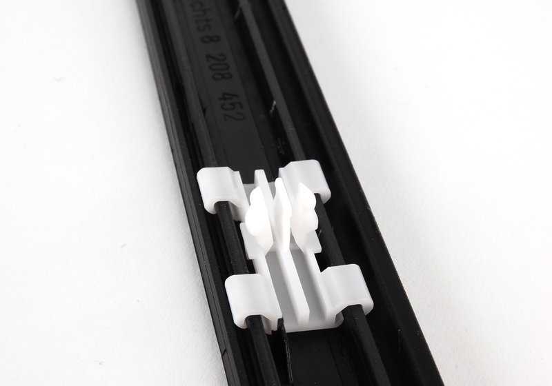 Listón de parachoques puerta trasera derecha OEM 51138208452 para BMW serie 3 E46 (1998-2004). Original BMW.