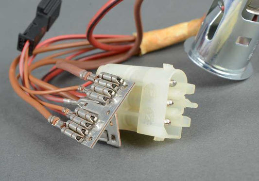 OEM Mochero Prenez 61346977678 pour la série BMW 7 E38 (725TDS, 728i) avec un changement manuel ou automatique. Valable pour les modèles fabriqués entre 1995 et 2001. BMW original.