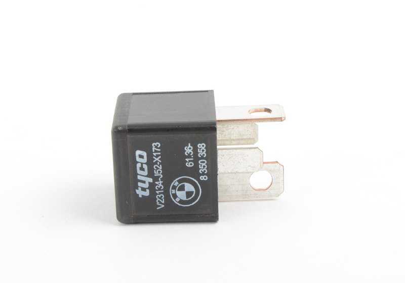 Relé interruptor negro OEM 61368350358 para BMW E36, E34, E39, E32, E38. Repuesto eléctrico compatible para varios sistemas del vehículo. Original BMW.