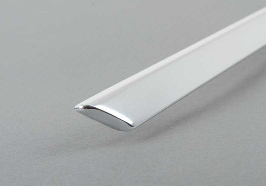 Moulage arrière droit pour la série BMW 5 E39 (OEM 51368205824). BMW d'origine