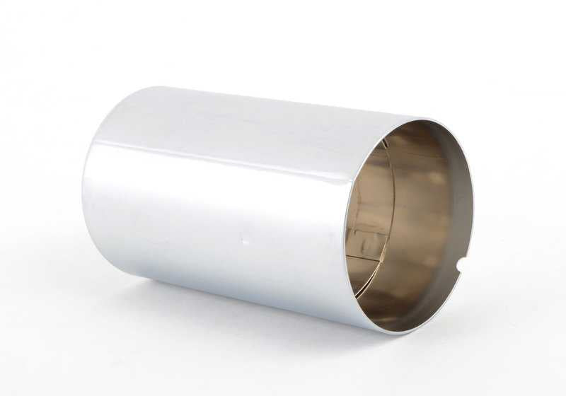 Embellecedor de escape aluminio mate OEM 18307610638 para BMW F20 125d y 125i (todos los motores y transmisiones). Da un toque deportivo y elegante. Pieza original BMW.