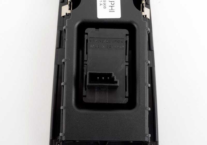 Interruptor elevalunas eléctrico derecho OEM 61319162997 para BMW E81, E82, E88. Repuesto original BMW.
