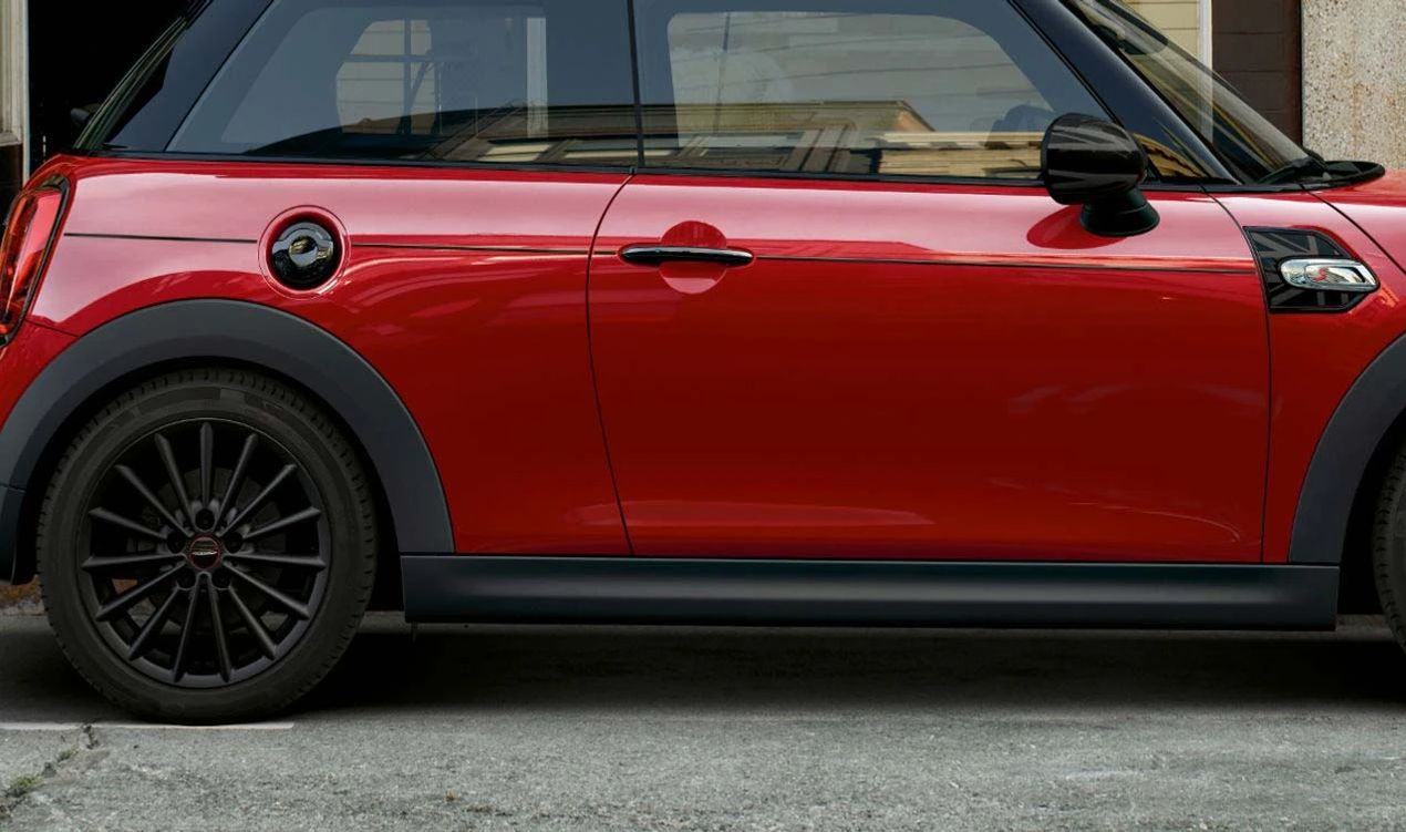 Side decorativo vinile nero OEM 51145A18148 per mini F55 {Cooper, Cooper X, Cooper S, One} (Modelli 2014–2024). Mini accessorio originale. Miglioramento estetico sportivo, lavaggio e resistenti alle intemperie.