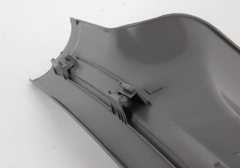Embellecedor entrada puerta trasera derecha OEM 51477146348 para BMW E90 316d, 316i {todos los modelos compatibles}. Color gris. Original BMW.