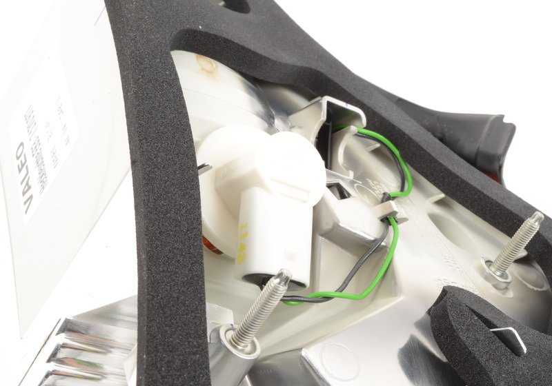Lanterna traseira esquerda para BMW Série 6 E63, E64 (OEM 63217170977). BMW original