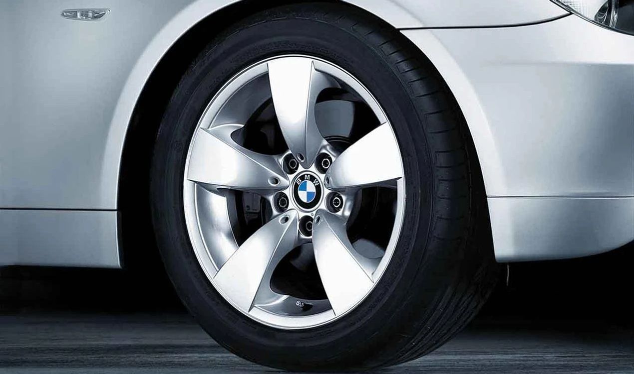 Llanta de aleación original BMW diseño Estrella 138 OEM 36116776777 para BMW E60, E61.