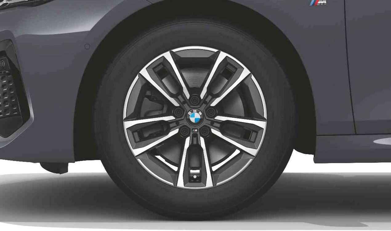 Juego completo de llantas y neumáticos M Doble Radio 834 OEM 36115A563C1 para BMW U06. Llantas de 17" en gris gunmetal brillante con neumáticos Bridgestone Turanza T005 XL. Original BMW.