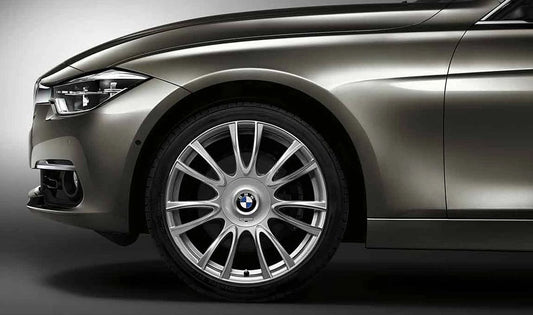 Llantas de aleación original BMW V-Spoke 439 19" OEM 36117845866 para BMW F30, F30N, F31, F31N, F32, F33, F36. Acabado en plata decorativa. Compatible con módulo RDC. Original BMW.