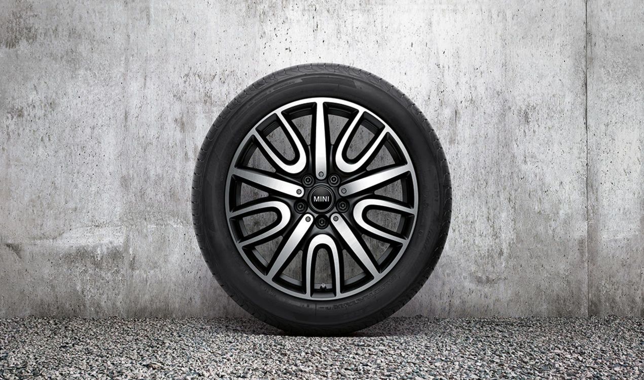 Llanta de aluminio JCW Black Thrill Spoke 529 OEM 36106870873 para MINI Countryman F60, F60 LCI. Original MINI.