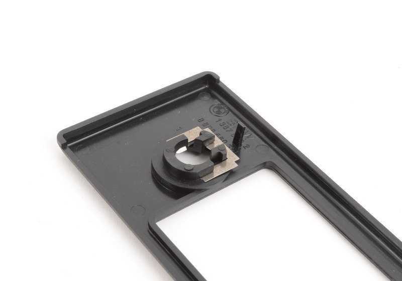 Embellecedor OEM 65111367881 para BMW E21, E30, E12, E28, E24, E23. Pieza original BMW para sistemas de radio. Repuesto ideal para restauraciones o reemplazo.