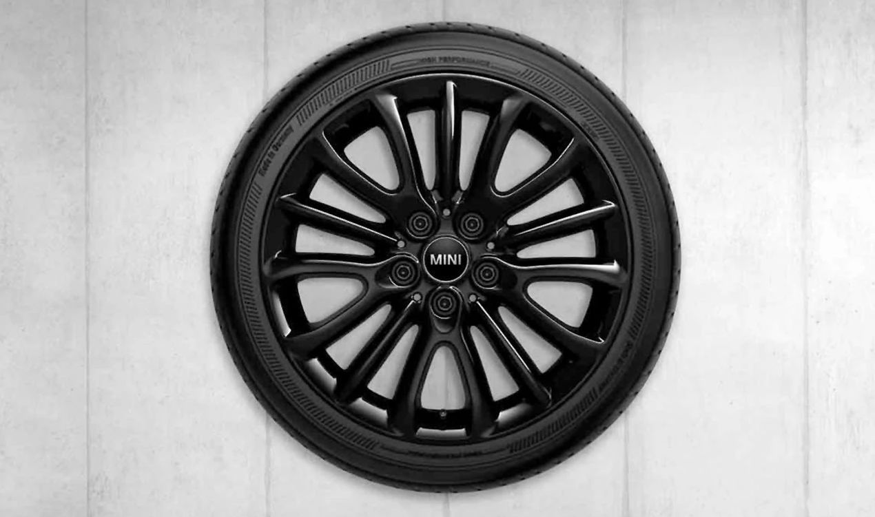 Llanta de aluminio Net Spoke 519 Jet Black Uni OEM 36116856046 para MINI Clubman F54, F54 LCI. Original MINI.