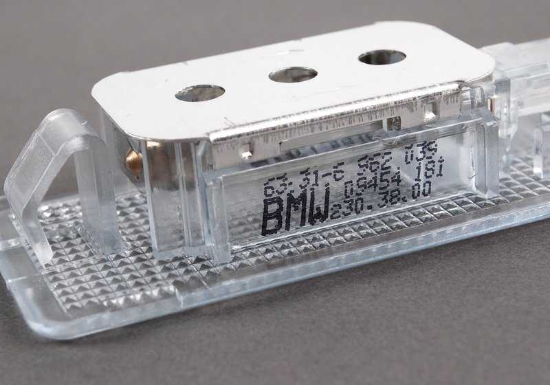 Lumière intérieure 10W pour BMW 1 E81, E87, F20; Série 3 E90, F30; 5 E39, série F10; 7 Série E38, F01; et x1 E84 (OEM 63316962039). BMW d'origine.