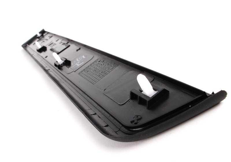 Embellecedor de entrada derecho OEM 51477016654 para BMW E85, E86, E89. Original BMW.