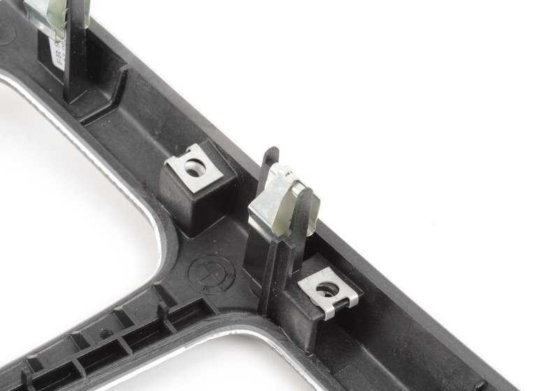Embellecedor tapa compartimento central OEM 51168049071 para BMW E92 316i, 318i, 320d. Acabado en color aluminio Glaciersilber. Original BMW.