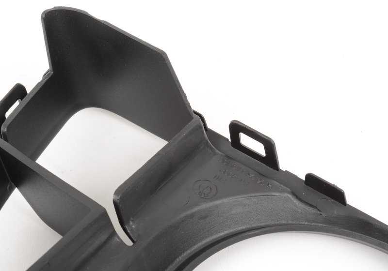 Right air input grid 51118059002 for BMW F10 and F11. Compatible with 518D and 520D versions. Original BMW replacement.