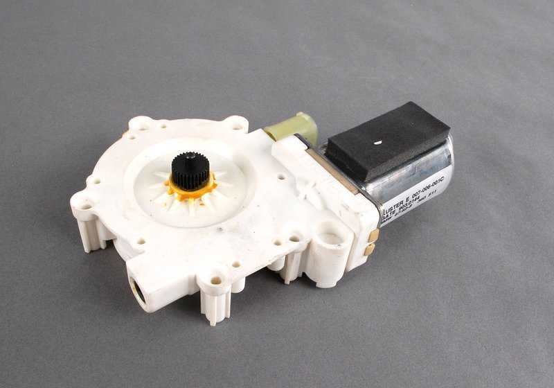 Motor elevalunas delantero izquierdo OEM 67628360511 para BMW Serie 5 E39, Z8 E52. Original BMW.