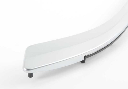 Moldura trasera derecha perlada cromada OEM 51437389772 para BMW F32, F32N, F33, F33N, F82, F83, F83N. Pieza original BMW.