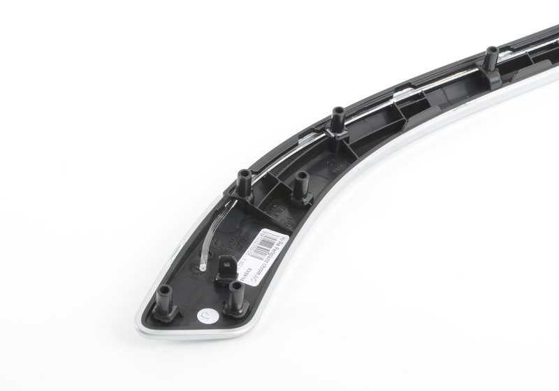Moldura trasera derecha perlada cromada OEM 51437389772 para BMW F32, F32N, F33, F33N, F82, F83, F83N. Pieza original BMW.