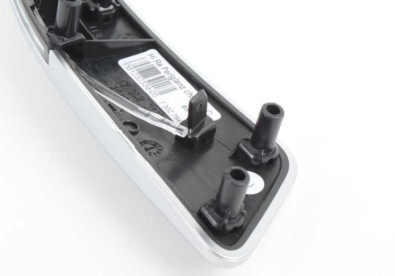 Moldura trasera derecha perlada cromada OEM 51437389772 para BMW F32, F32N, F33, F33N, F82, F83, F83N. Pieza original BMW.