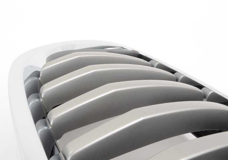 Rejilla frontal derecha OEM 51137307600 para BMW X6 E71. Original BMW.