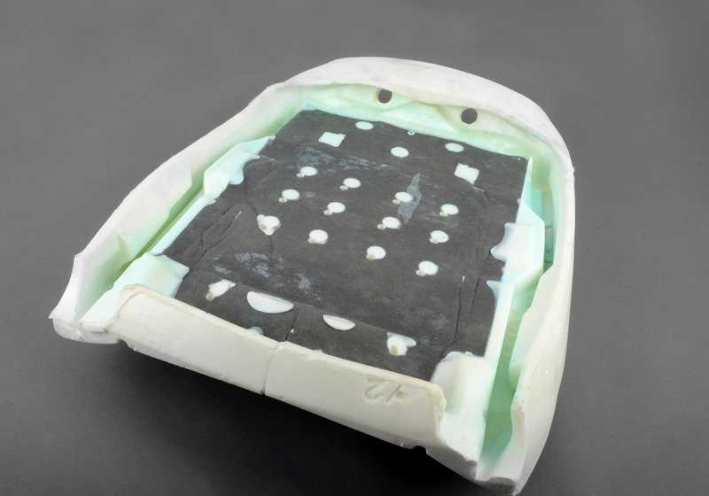 Suporte ao banco da frente OEM 52108261011 para BMW E46. Peça original da BMW. Perfeito para restaurar o conforto do banco da frente no seu BMW E46.