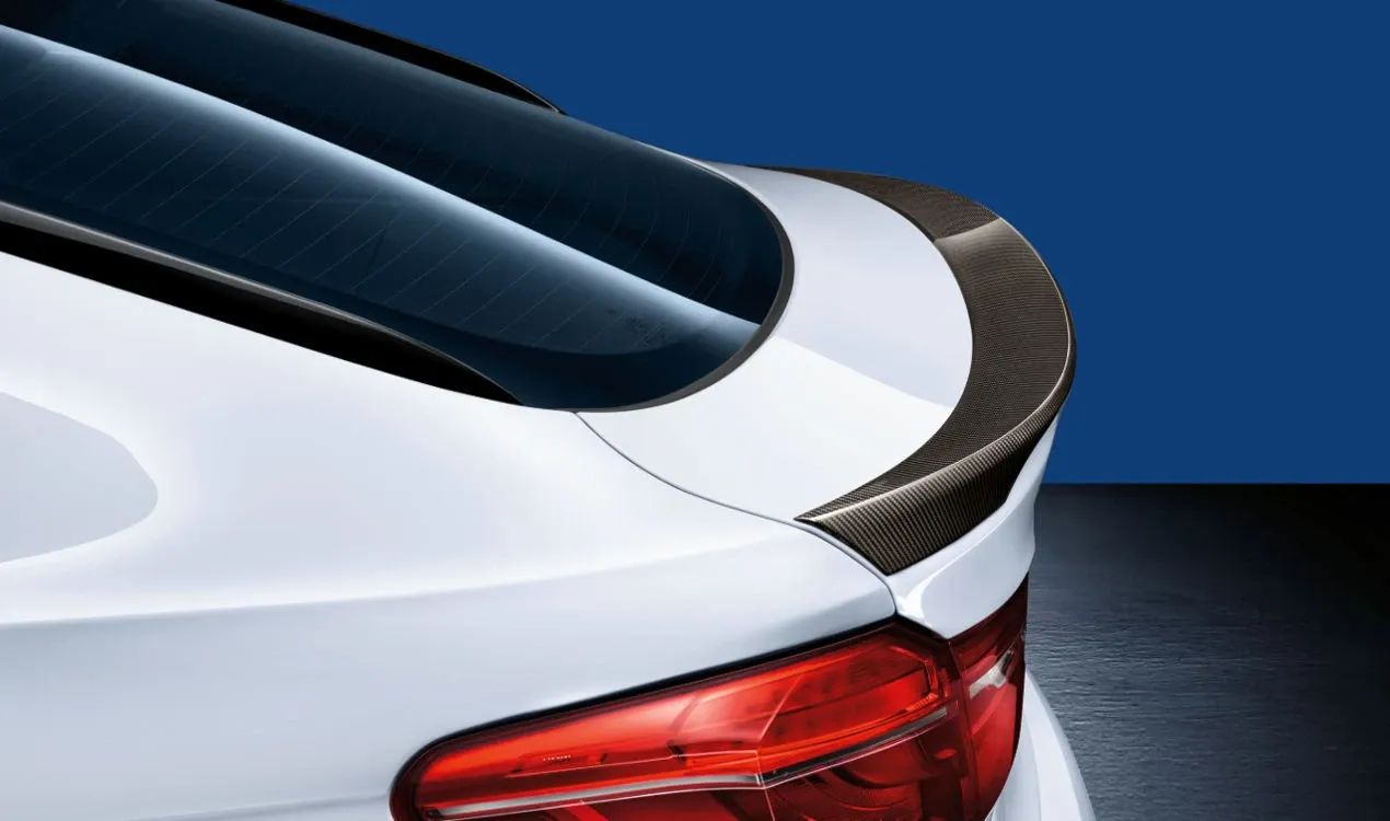 Alerón trasero de carbono M Performance para BMW X6 F16 (OEM 51622356919). Original BMW.