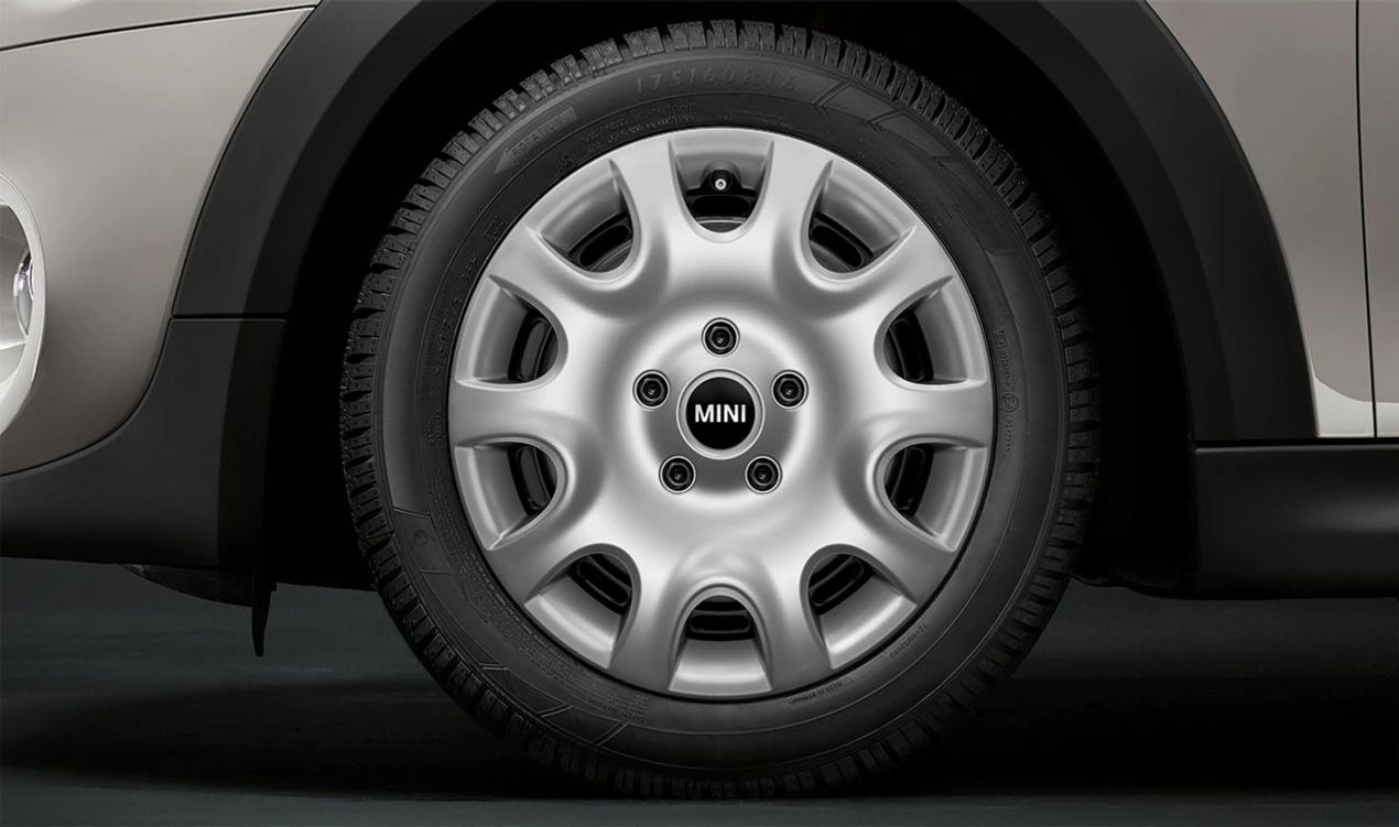 Embellecedor de rueda 15" plata OEM 36106864171 para MINI F56, F55, Cabrio F57... y más. Original MINI.