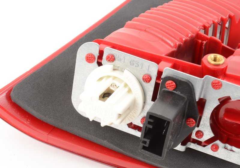 Piloto trasero izquierdo maletero OEM 63217164483 para BMW E90, E91, E92, E93. Original BMW.
