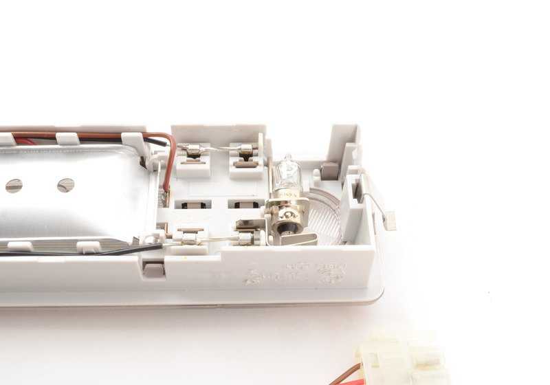 Luz de lectura interior OEM 63311384811 para BMW E36 y Z3. Original BMW.